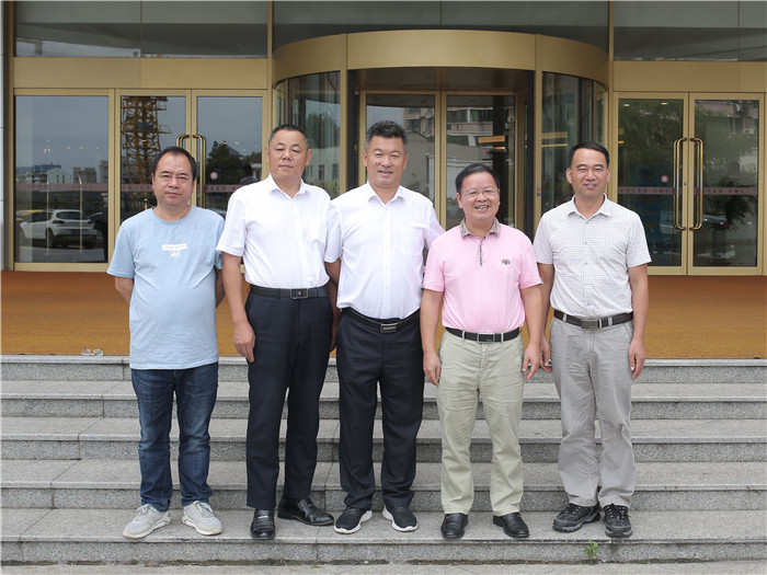 部分專家、教授和公司領(lǐng)導(dǎo)合影_副本.jpg